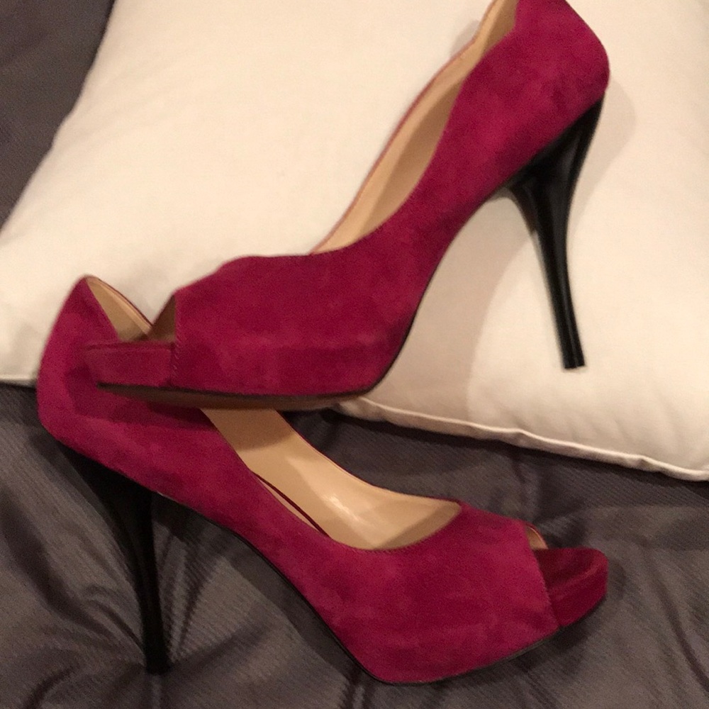 Nine West Magenta and Black Pumps